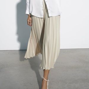 Zara high waisted pleated skirt